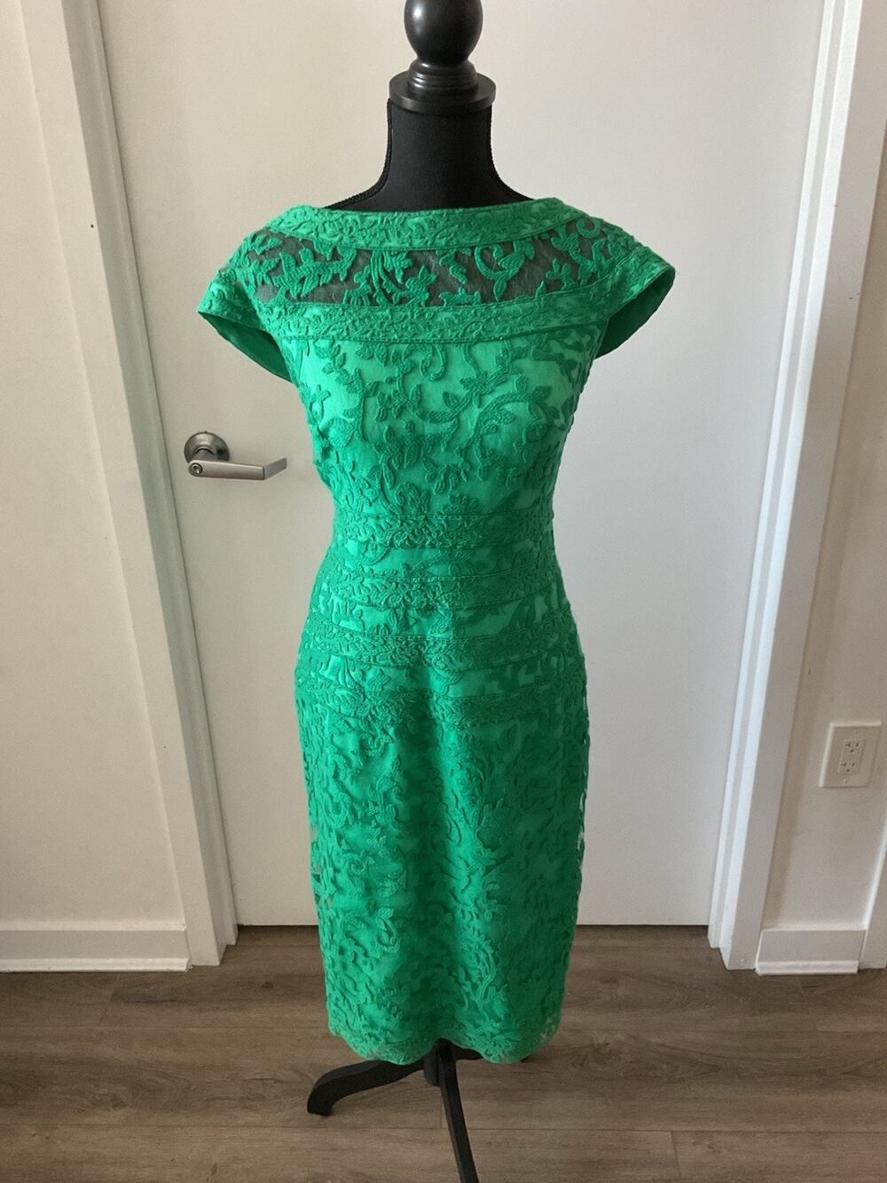 Tadashi Shoji Green Ordell Floral Jacquard Illusion Lace Sheath Dress Sz 8